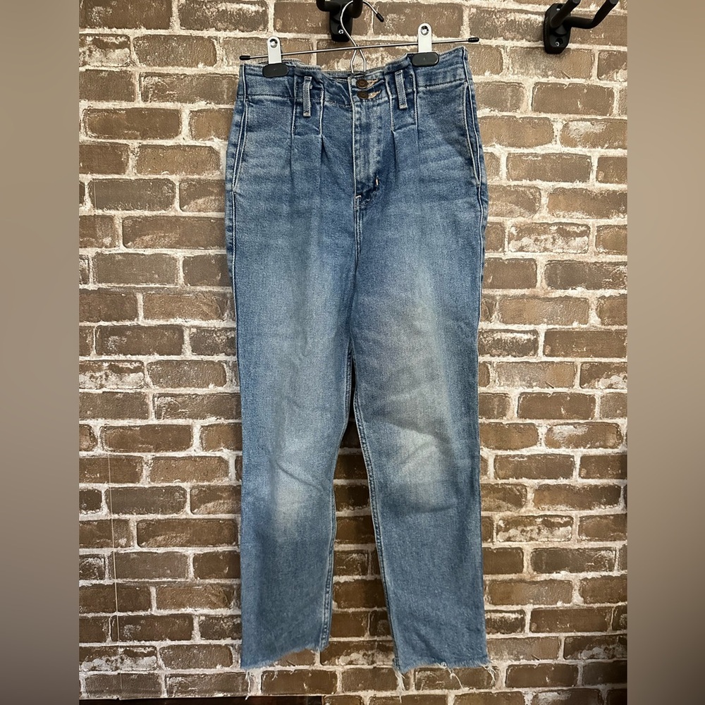 Hollister Ultra High Rise Mom Jean Vintage Medium Blue Stretch Size 24